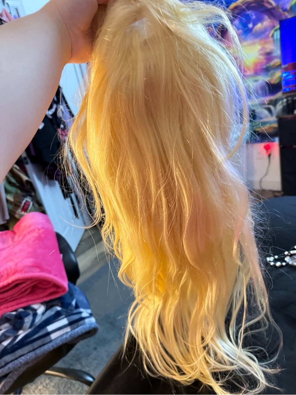 Blonde Clip-In Hair Extension - Natural Wave